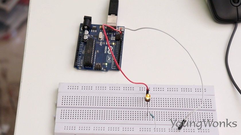 22 arduino uno rev3 led blink