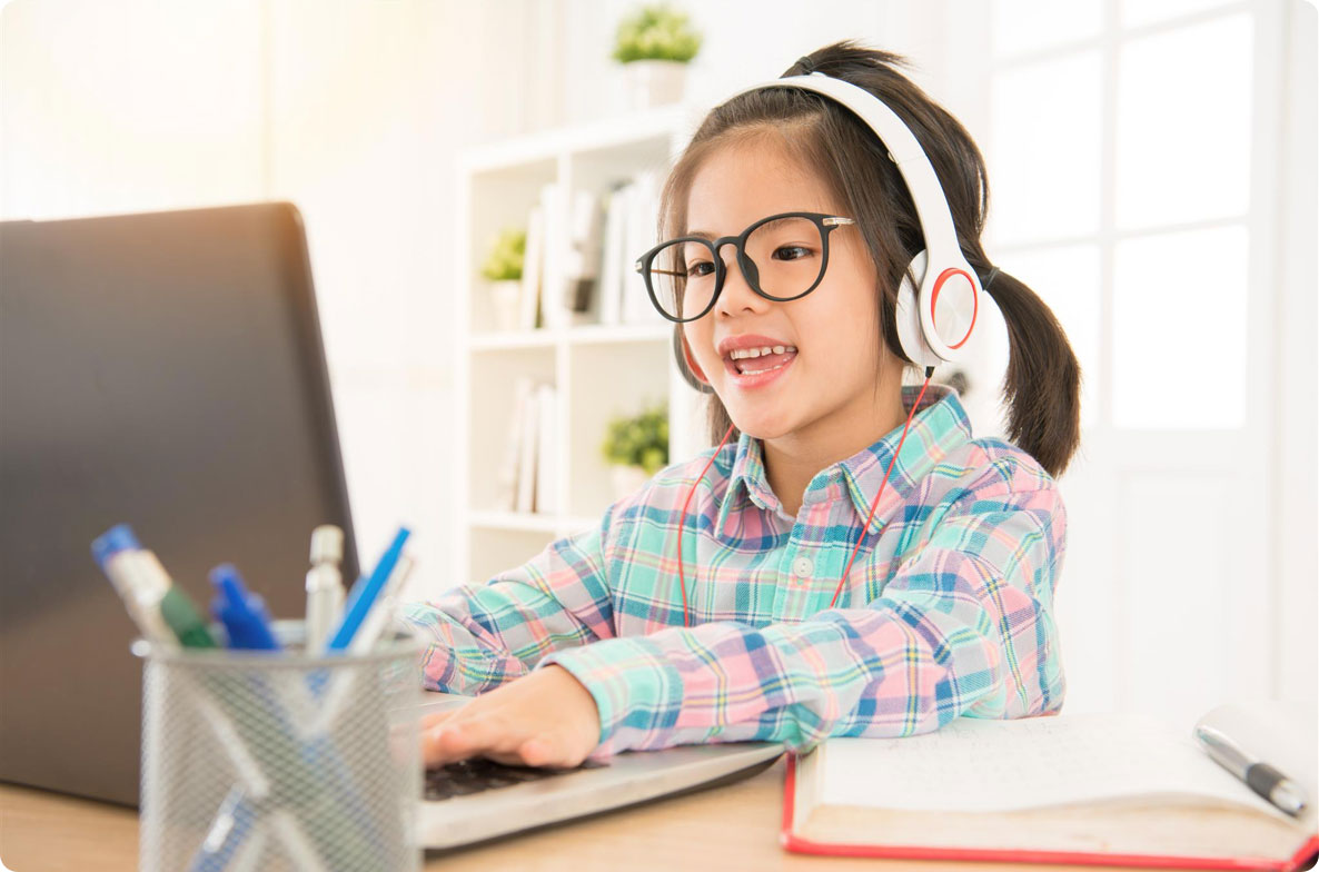 Kid attending online coding class